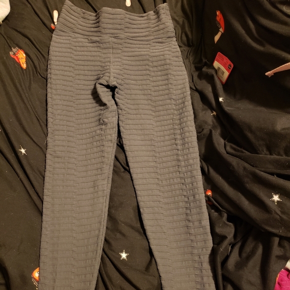 Grey leggings with the butt scrunch - Picture 1 of 3